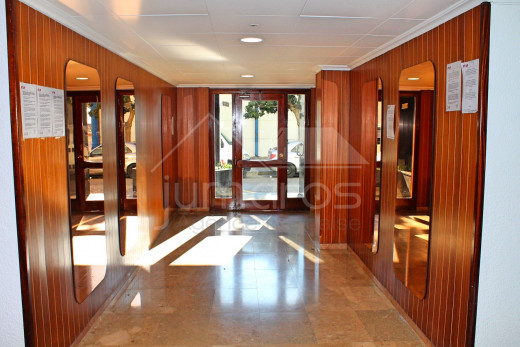 110m2, rénové, 3 chambres, vue mer, centre de Roses