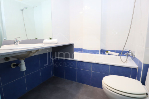 Meublé, rénové, 2 chambres et piscine