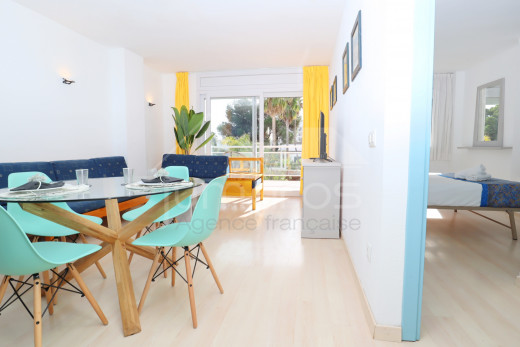 Meublé, rénové, 2 chambres et piscine