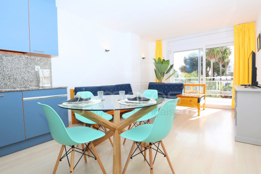 Meublé, rénové, 2 chambres et piscine