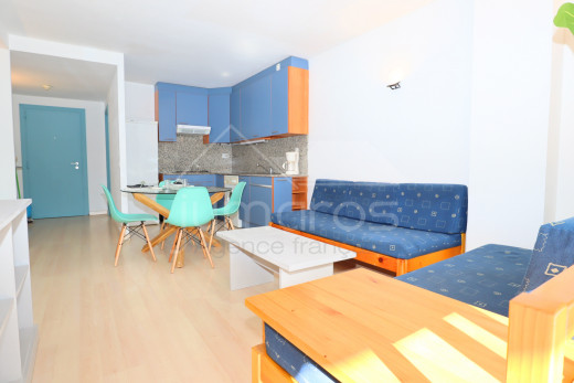 Meublé, rénové, 2 chambres et piscine