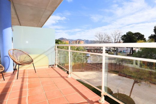 Meublé, rénové, 2 chambres et piscine
