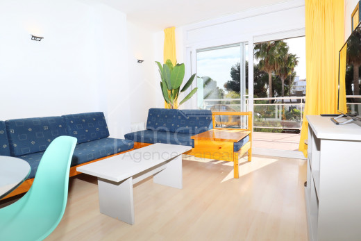Meublé, rénové, 2 chambres et piscine