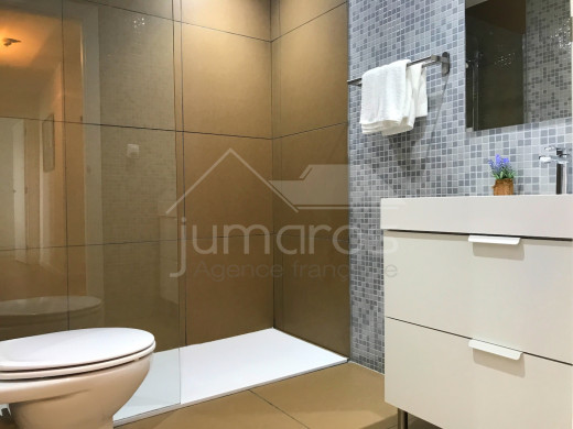 2 chambres, 94m2 terrasse, vue mer, rénové, piscine