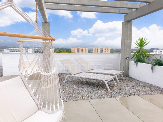 Appartement avec grande terrasse + piscine +parking