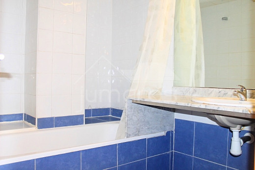 2 chambres, terrasse de 10m2, piscine communautaire