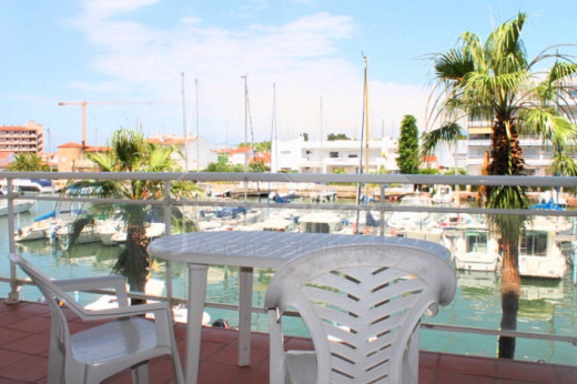 2 chambres, terrasse 10m2, vue canal, piscine communautaire