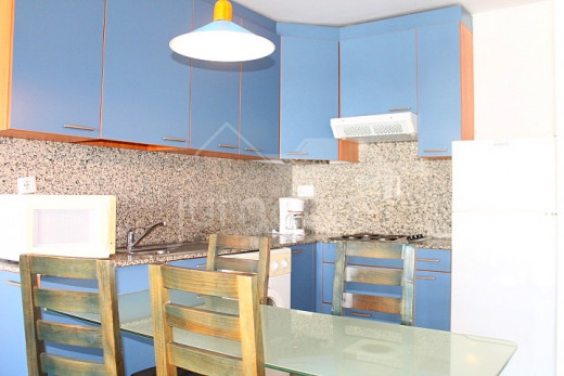 2 chambres, terrasse 10m2, vue canal, piscine communautaire