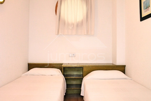 2 chambres, terrasse 10m2, vue canal, piscine communautaire
