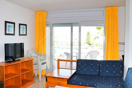 2 chambres, terrasse 10m2, vue canal, piscine communautaire