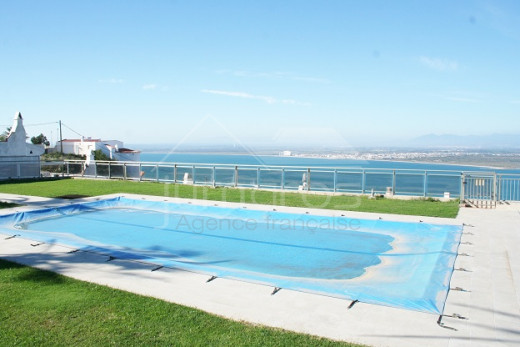 3 chambres, 49m2 terrasses, vue mer, piscine et 2 parkings