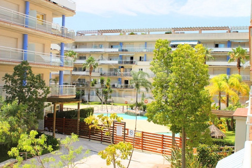 2 chambres, terrasse de 10m2, piscine communautaire