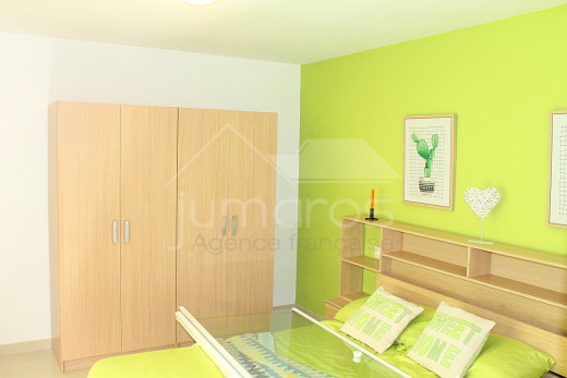 Apartamento renovado con solarium y terraza cerca de la playa
