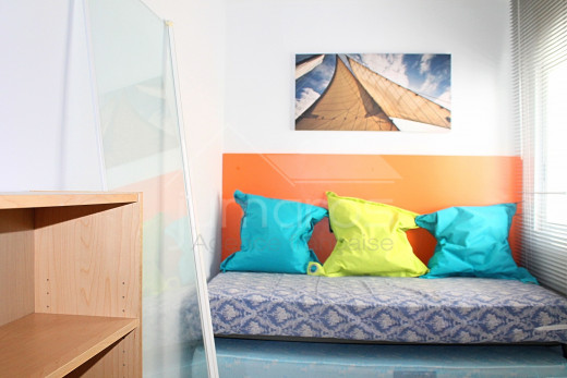 Apartamento renovado con solarium y terraza cerca de la playa