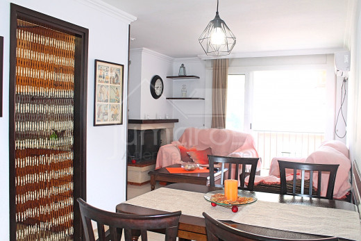 Apartamento renovado con solarium y terraza cerca de la playa