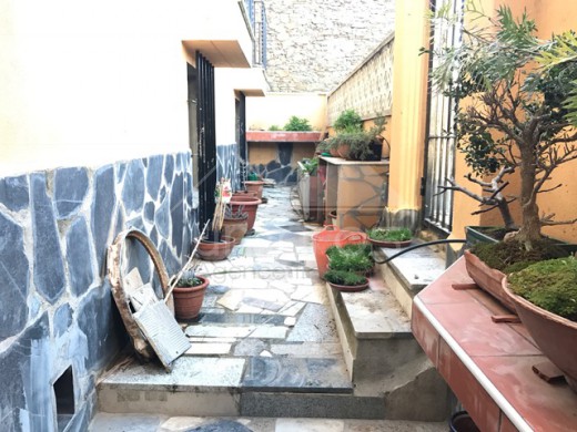 6 chambres, 160m2, garage privé, village médiéval