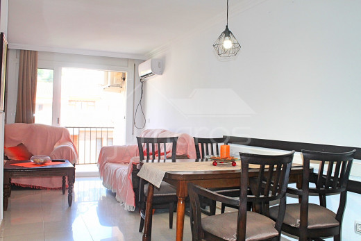 Apartamento renovado con solarium y terraza cerca de la playa