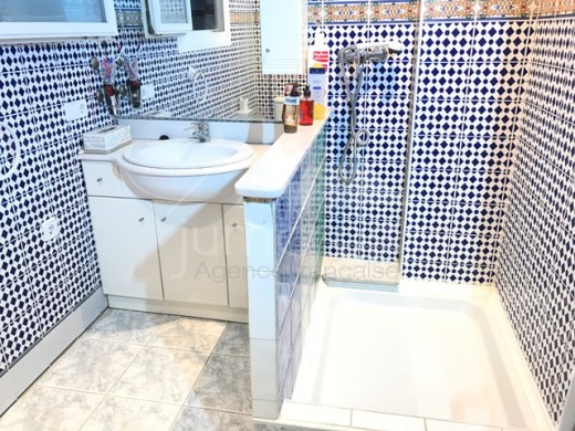 6 chambres, 160m2, garage privé, village médiéval