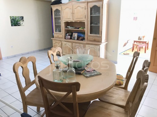 6 chambres, 160m2, garage privé, village médiéval