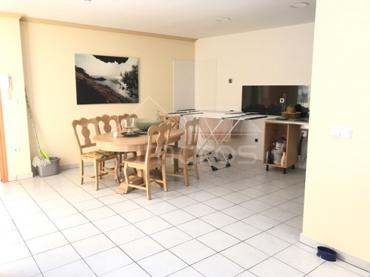 6 chambres, 160m2, garage privé, village médiéval