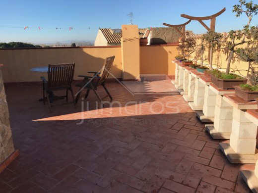 6 chambres, 160m2, garage privé, village médiéval