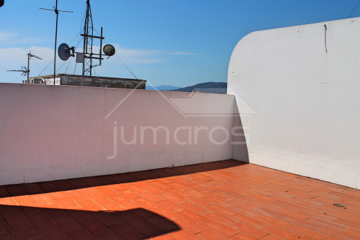 Apartamento renovado con solarium y terraza cerca de la playa