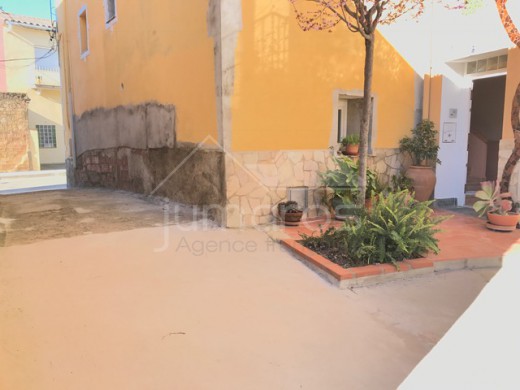 6 chambres, 160m2, garage privé, village médiéval