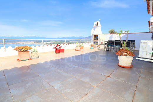 Vue mer, 3 chambres, piscine, parking et cave