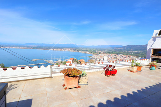 Vue mer, 3 chambres, piscine, parking et cave