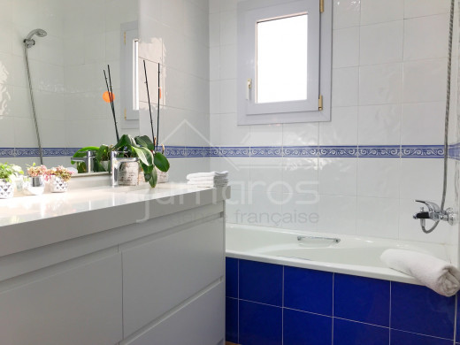 4 chambres, 240m2, piscine et garage privé