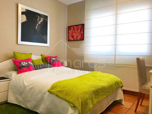 4 chambres, 240m2, piscine et garage privé