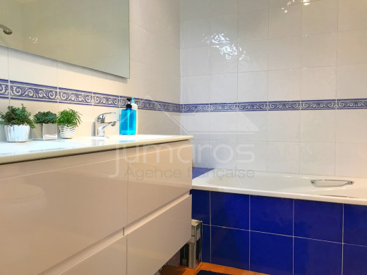 4 chambres, 240m2, piscine et garage privé