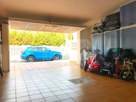 4 chambres, 240m2, piscine et garage privé