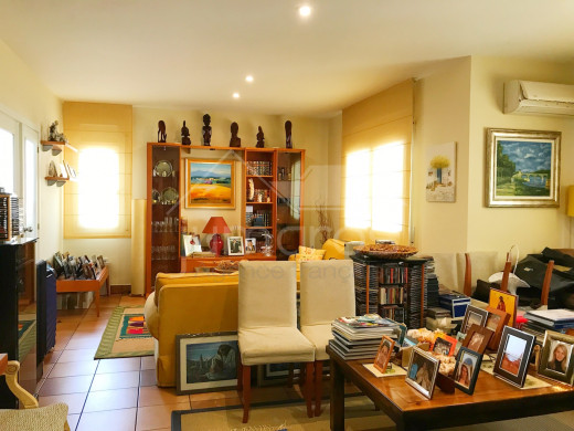 4 chambres, 240m2, piscine et garage privé