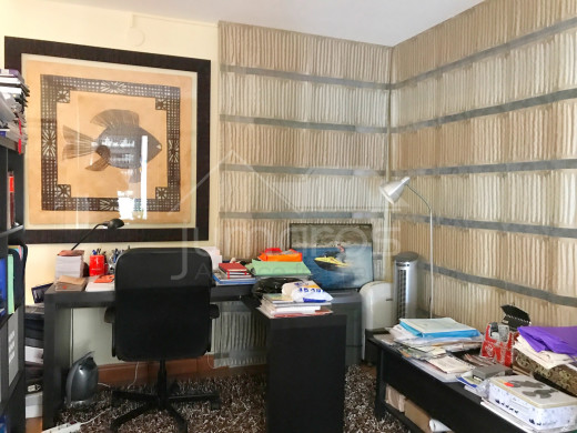 4 chambres, 240m2, piscine et garage privé