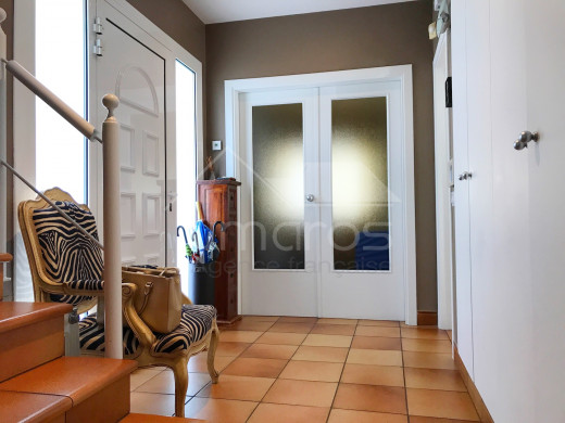 4 chambres, 240m2, piscine et garage privé