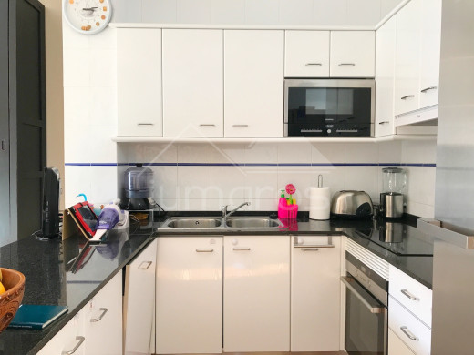 4 chambres, 240m2, piscine et garage privé