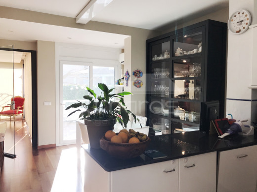 4 chambres, 240m2, piscine et garage privé
