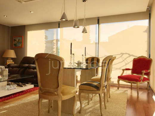 4 chambres, 240m2, piscine et garage privé