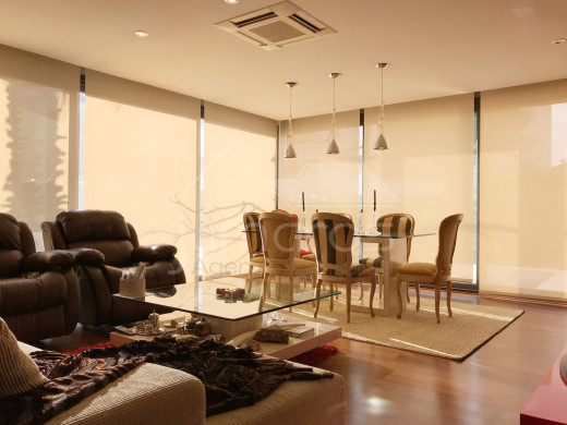 4 chambres, 240m2, piscine et garage privé