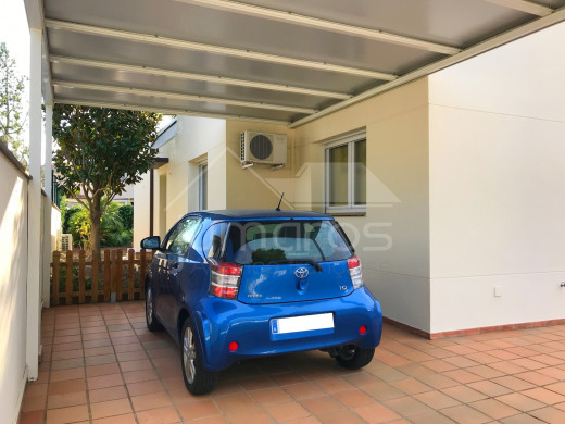 4 chambres, 240m2, piscine et garage privé