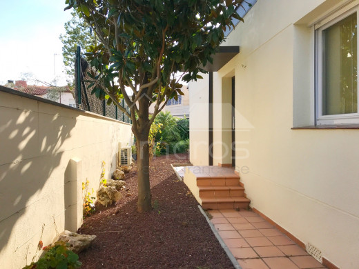 4 chambres, 240m2, piscine et garage privé