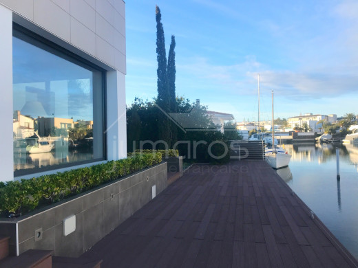 Villa de luxe, 5 chambres, 336m2, amarre voilier de 27m