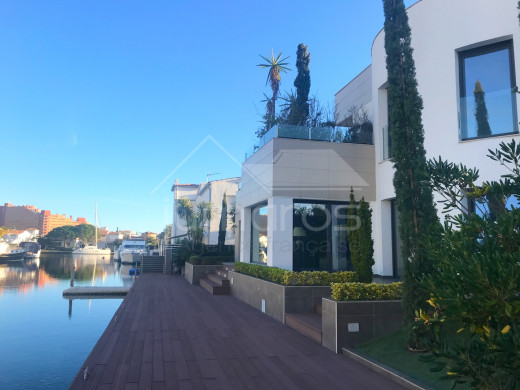 Villa de luxe, 5 chambres, 336m2, amarre voilier de 27m