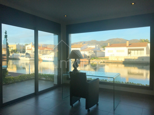 Villa de luxe, 5 chambres, 336m2, amarre voilier de 27m