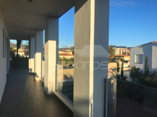 Villa de luxe, 5 chambres, 336m2, amarre voilier de 27m