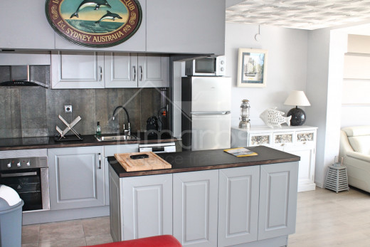 1st line of the sea, renovated, private parking and community swimming pool