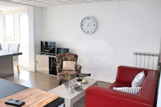 1st line of the sea, renovated, private parking and community swimming pool
