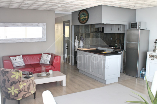 1st line of the sea, renovated, private parking and community swimming pool