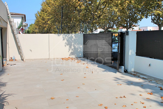 Villa au canal large avec amarre de 12m